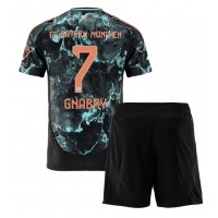 Camiseta Bayern Munich Serge Gnabry #7 Visitante Equipación para niños 2024-25 manga corta (+ pantalones cortos)